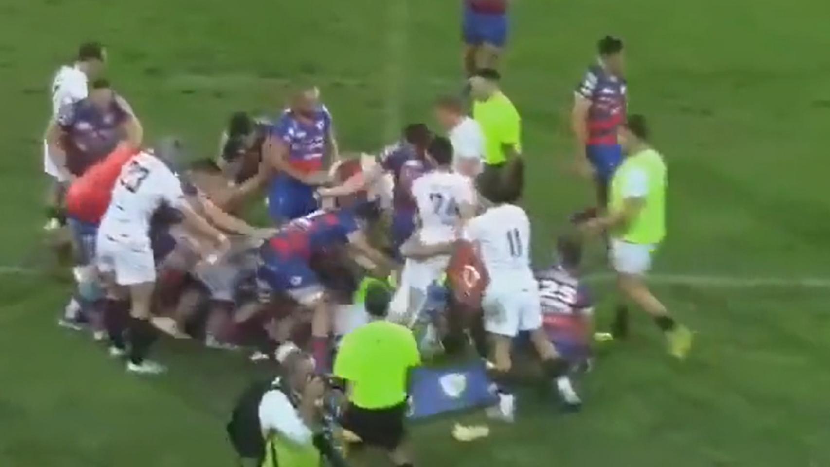 Un momento de la trifulca multitudinaria.