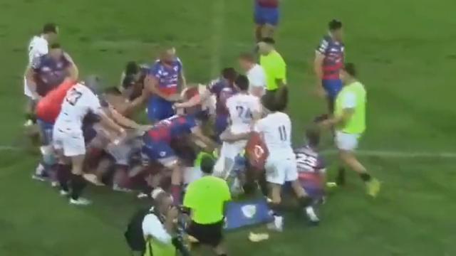 Un momento de la trifulca multitudinaria.