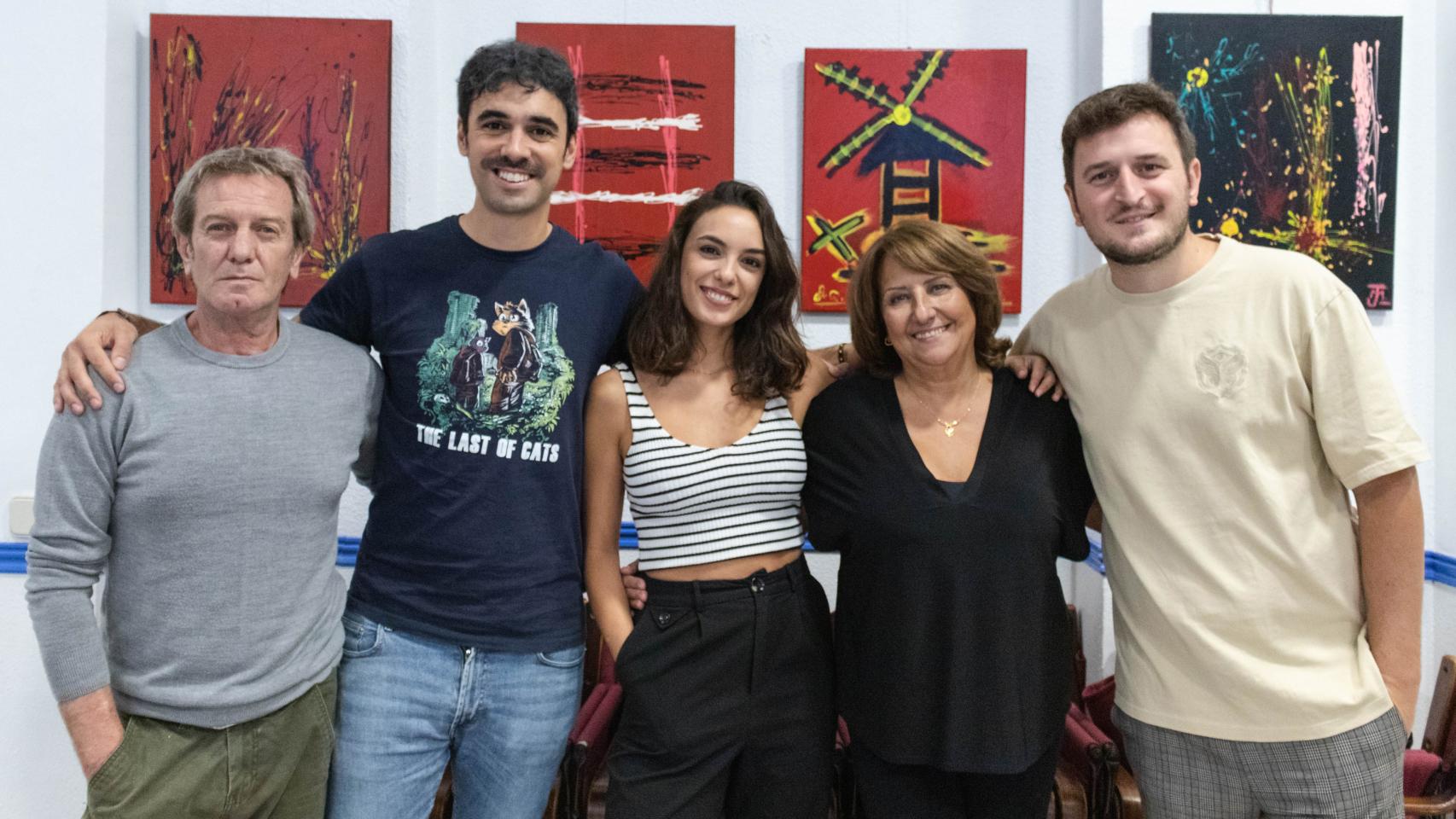 Pablo Conde y el reparto de su cortometraje.