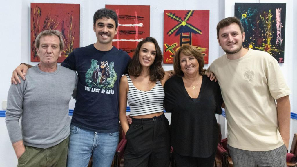 Pablo Conde y el reparto de su cortometraje.