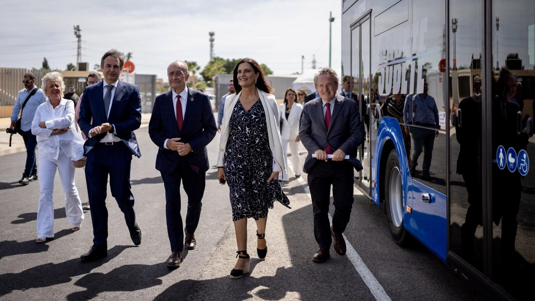 Acto de inicio de instalación de los primeros 20 cargadores eléctricos de la Empresa Malagueña de Transporte (EMT).