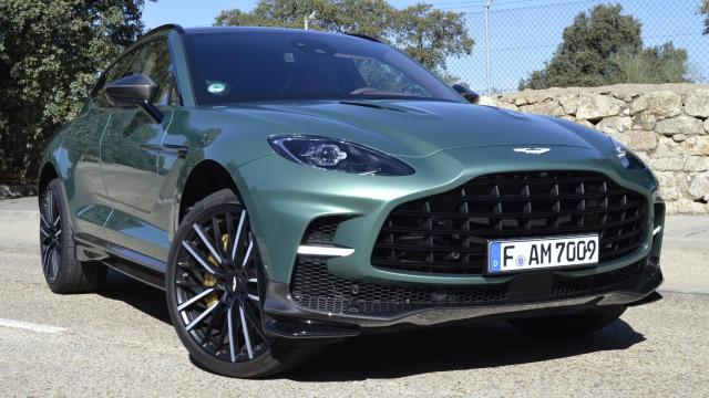Aston Martin DBX707.