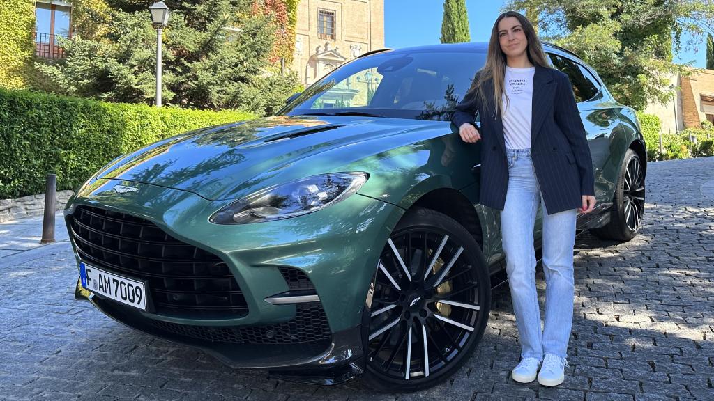 Aston Martin DBX707.