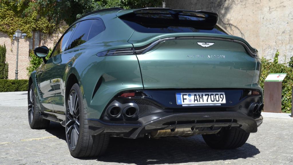 Aston Martin DBX707.