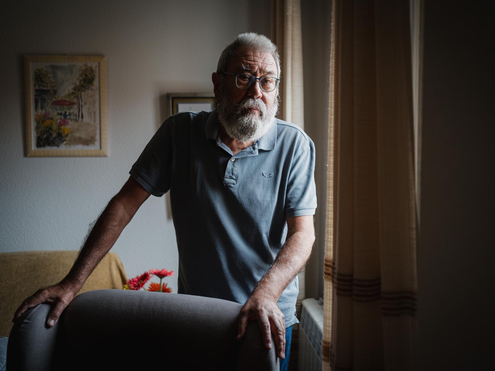 Cándido Méndez, exsecretario general de UGT, en su domicilio, este jueves, atendiendo a EL ESPAÑOL.