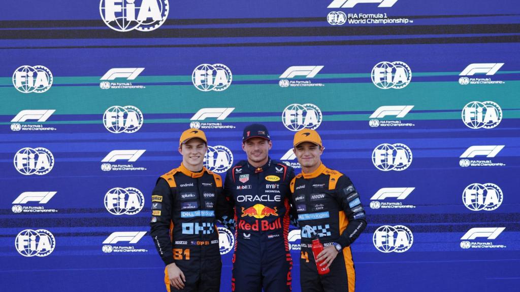 Verstappen, con Oscar Piastri y Lando Norris