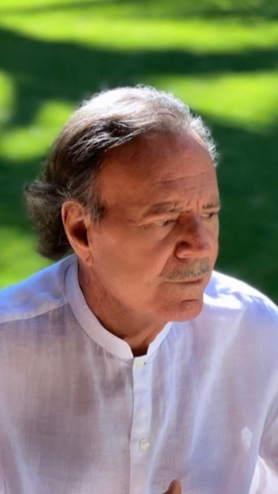 La última imagen de Julio Iglesias, compartida por el cantante en su Instagram.