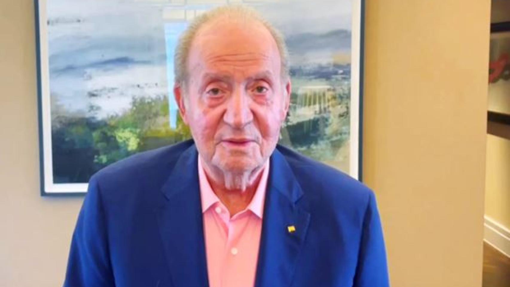 Juan Carlos I durante la grabación del vídeo sorpresa a Julio Iglesias, desde su residencia en Abu Dabi.