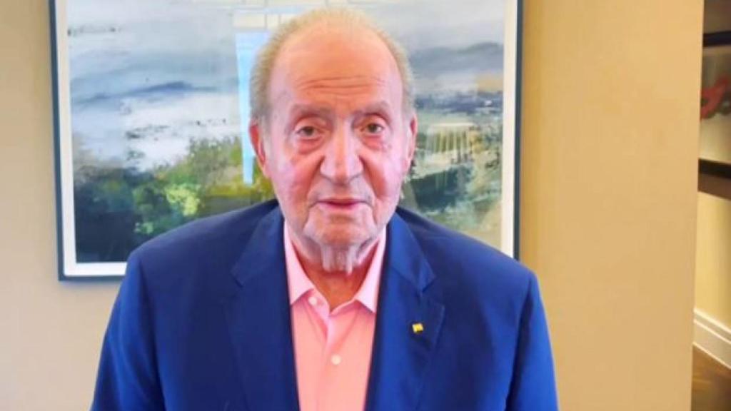 Juan Carlos I durante la grabación del vídeo sorpresa a Julio Iglesias, desde su residencia en Abu Dabi.