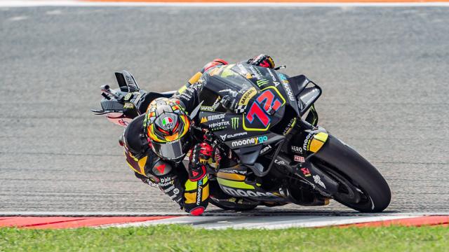 Marco Bezzecchi traza un viraje, en el nuevo circuito de Buddh, en el GP de la India.