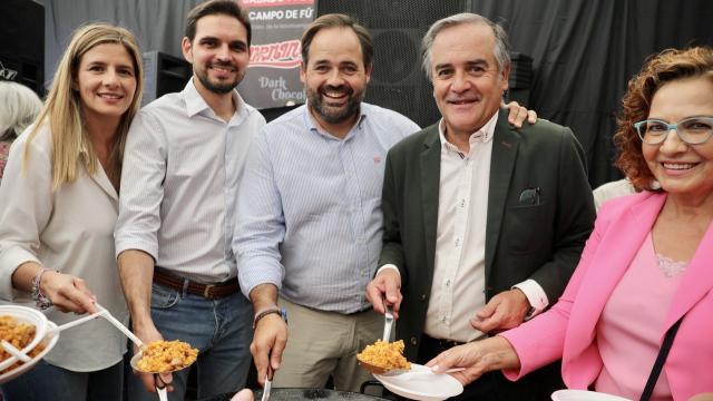 Paco Núñez, en el centro, este sábado en las Ferias de San Mateo, en Talavera de la Reina.