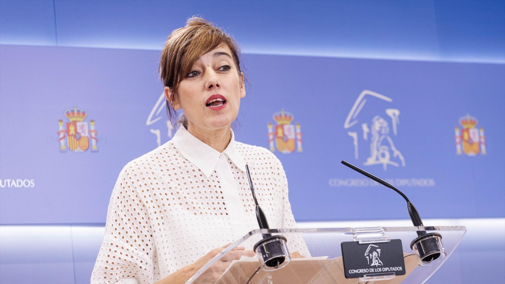 La portavoz parlamentaria de Sumar, Marta Lois, durante una rueda de prensa
