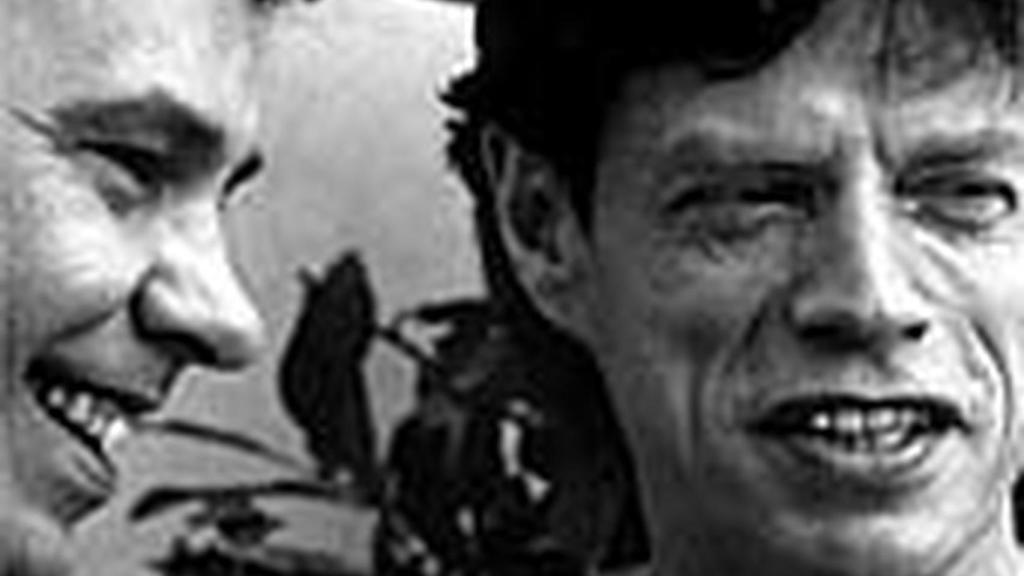 Felipe González y Mick Jagger, el 16 de junio de 1990, en las escalinatas de Moncloa.