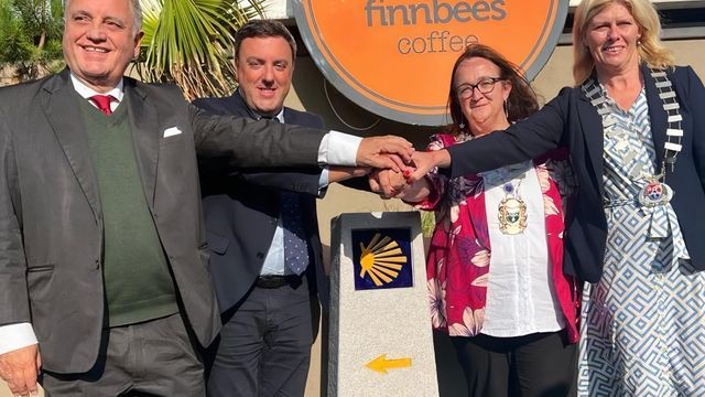 El Camino de Santiago en Irlanda ya tiene su primer mojón, inaugurado en Bray