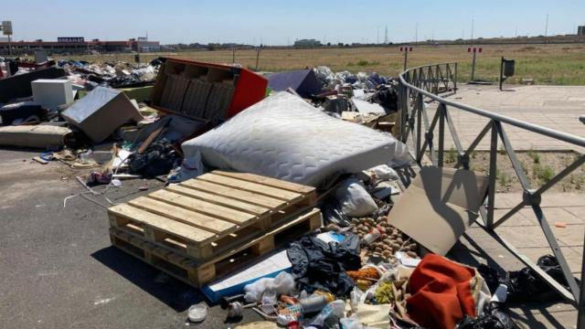 Basura de los okupas de la calle Praga, en Alcorcón.