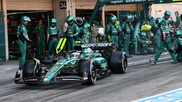 Fernando Alonso, saliendo de boxes.