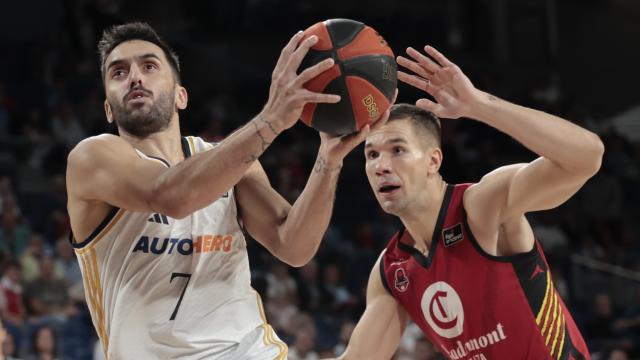 Campazzo se lleva el balón en el partido ante el Casademont Zaragoza.