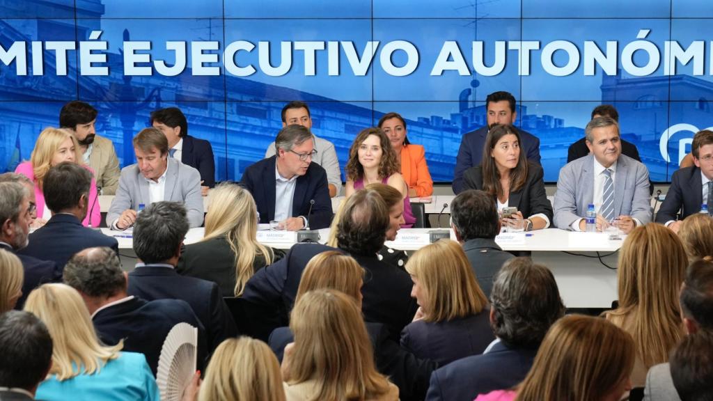 Imagen del acto celebrado este lunes en la primera planta de Génova 13.