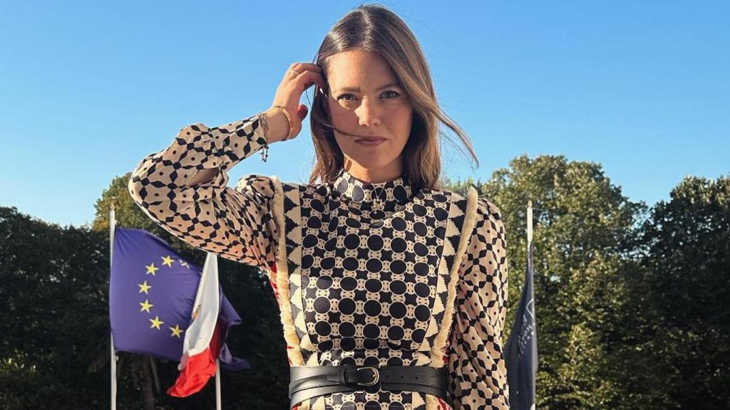 Isabelle Junot con un 'look' de Inés Domecq, en una imagen compartida en su perfil de Instagram.