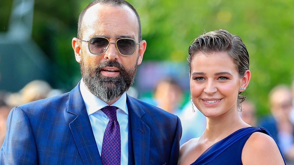 Laura Escanes y Risto Mejide en la boda de María Pombo y Pablo Castellano, en Santander, en junio de 2019.