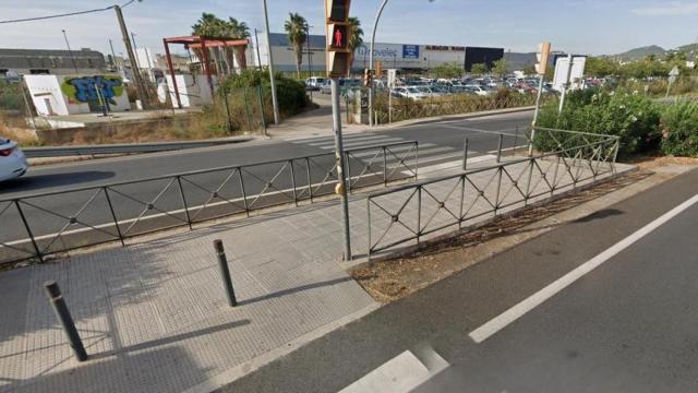 El paso de peatones que cruzaba la mujer atropellada mortalmente.