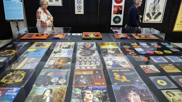Imagen de la exposición de Nino Bravo que acoge el Ateneo Mercantil de Valencia. Efe