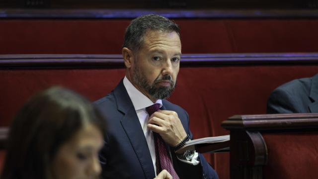 El portavoz de Vox en Valencia, Juanma Badenas, en el pleno de este martes