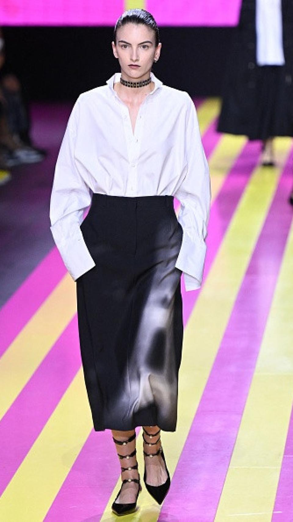 Detalle del desfile primavera/verano 2024 de Dior.