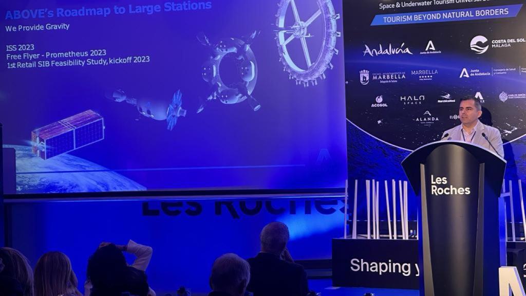 Tim Alatorre, co fundador de Above Space, en su ponencia sobre hoteles en el espacio.
