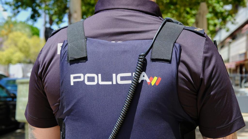 Un agente de la Policía Nacional.