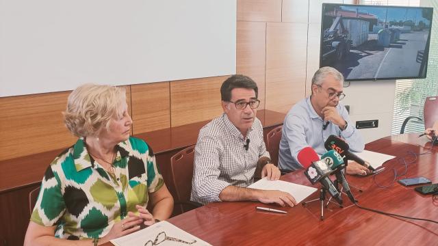 Mercedes Torregrosa, Pachi Pascual y Antonio Díaz, durante la rueda de prensa en San Vicente del Raspeig.