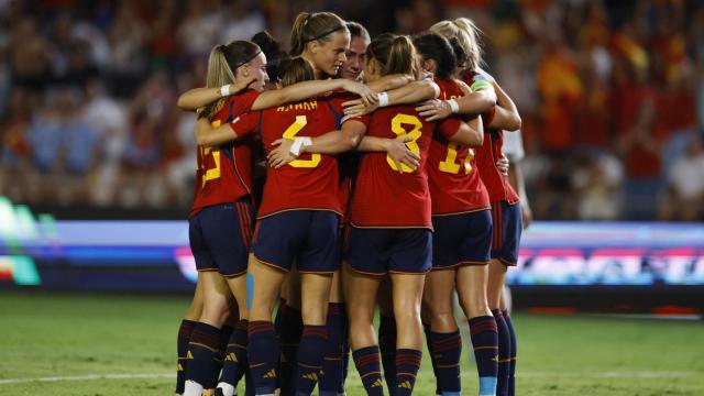 España celebra el primer gol ante Suiza.