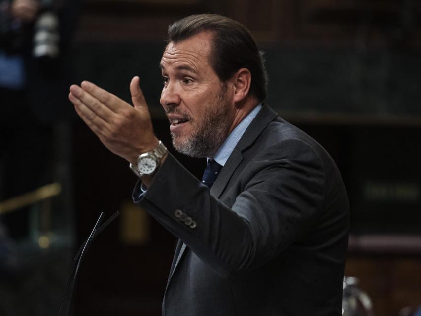 El diputado electo y secretario general del PSOE de Valladolid, Óscar Puente, durante la primera sesión de investidura.
