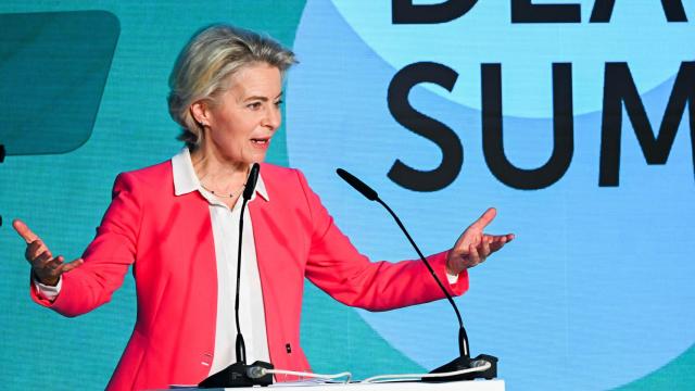 La presidenta de la Comisión, Ursula von der Leyen, durante su discurso de este martes en Praga