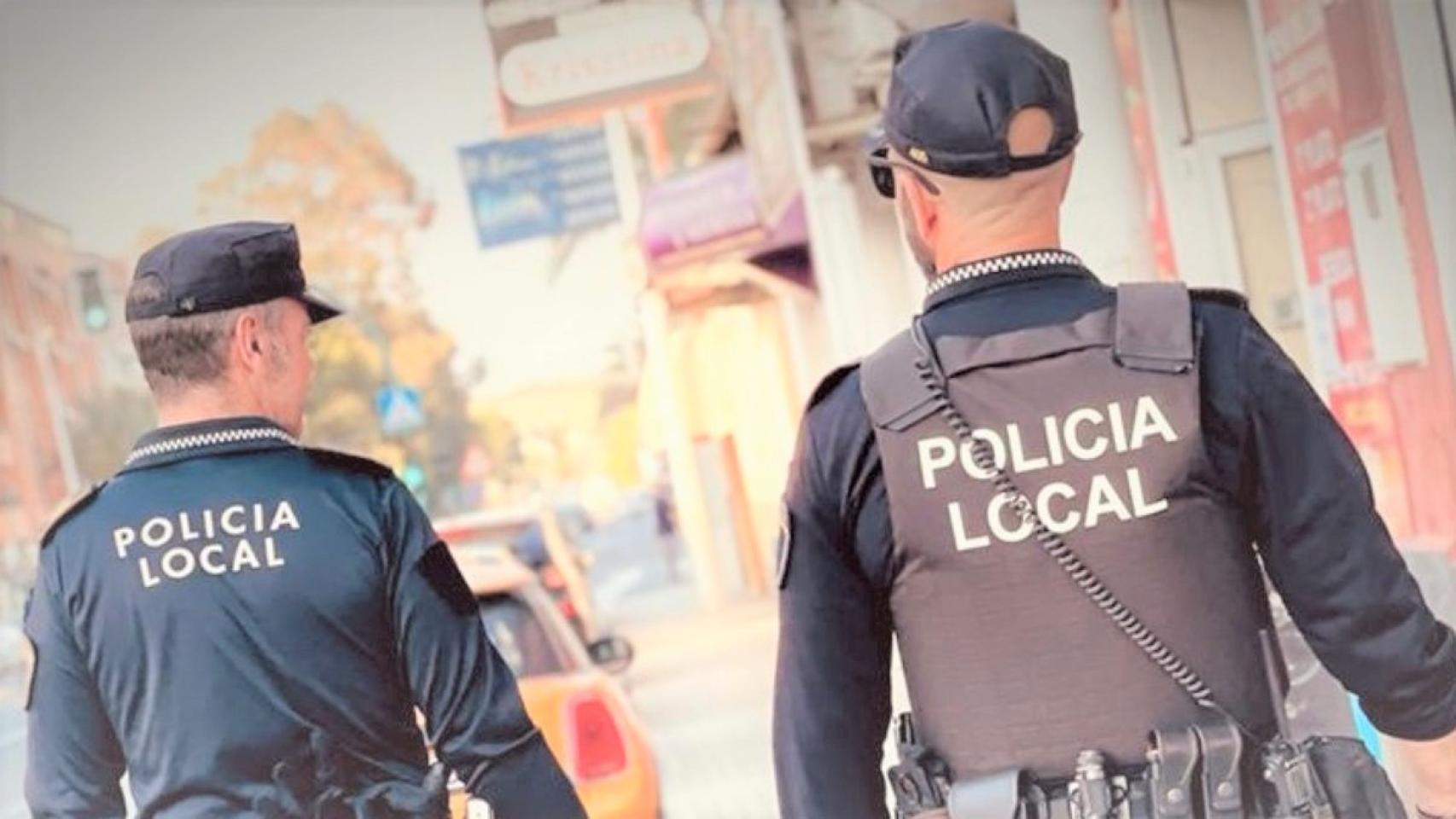 La Policía Local de Elche, en la imagen, ha intervenido en una discusión de pareja.
