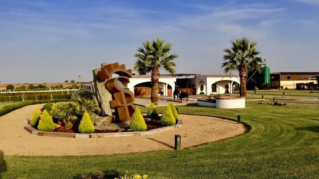 Rotonda principal de la finca La Alegría, de Sergio Ramos.