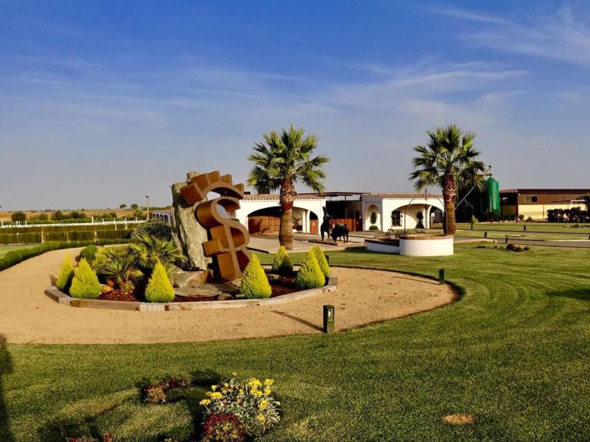 Rotonda principal de la finca La Alegría, de Sergio Ramos.