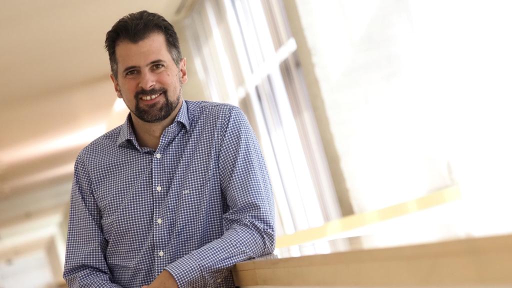 El secretario general del PSCyL, Luis Tudanca, durante la entrevista con EL ESPAÑOL de Castilla y León.