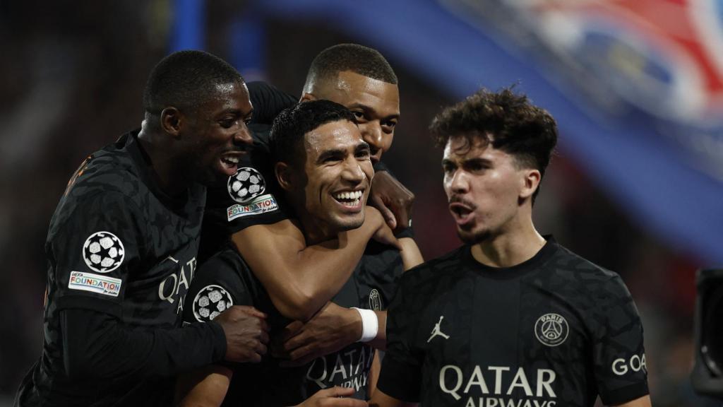 Dembélé felicita a Achraf.