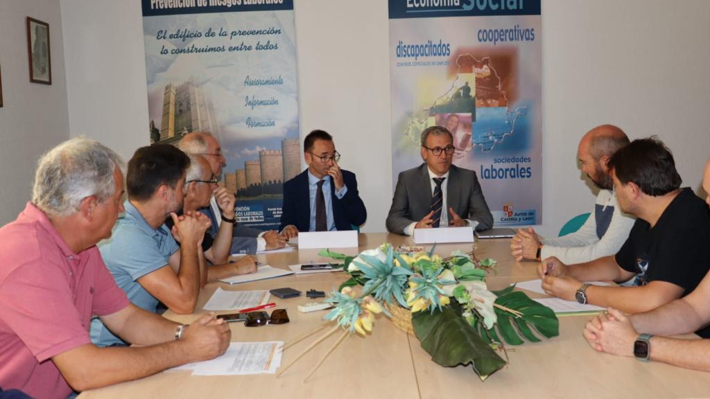 Reunión de Mariano Veganzones con el comité de Nissan Ávila
