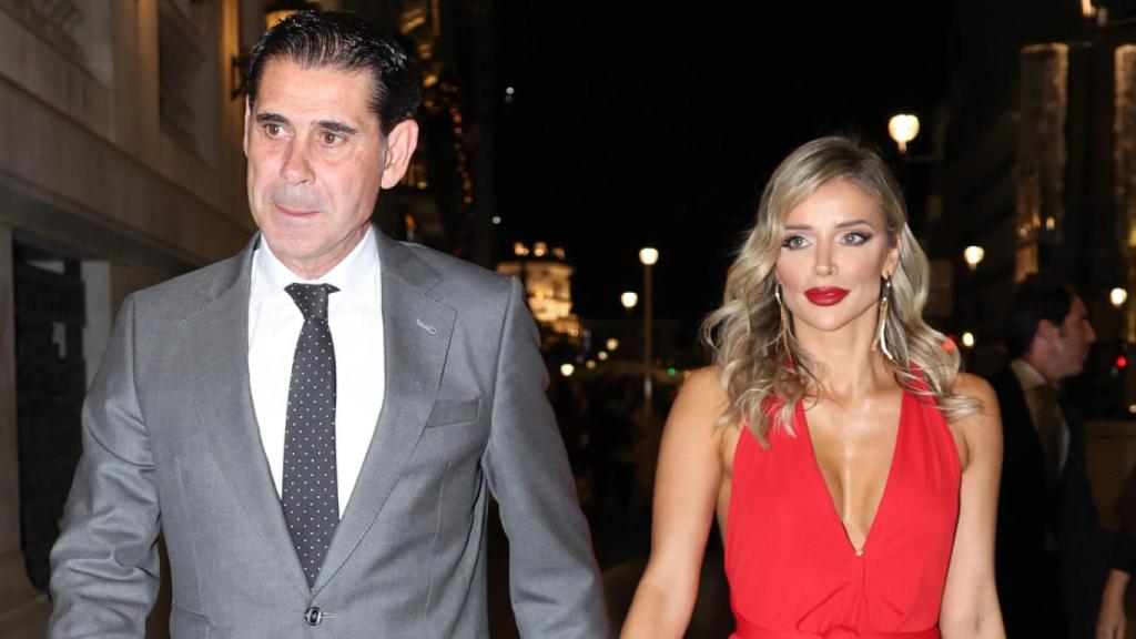 Fernando Hierro y Fani Stipkovic, en la fiesta de cumpleaños de Luis Figo en Madrid.