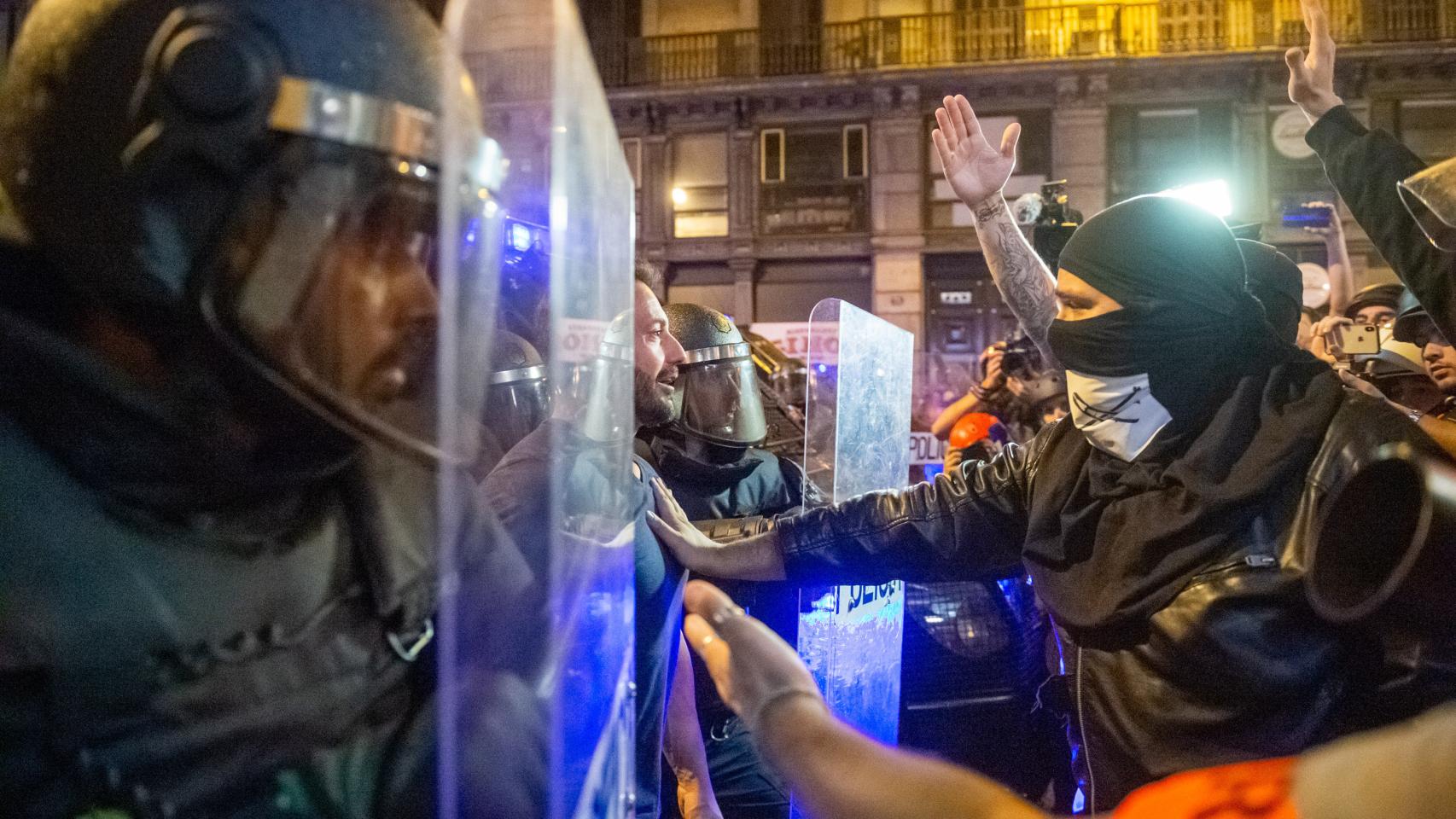 Mossos d´ Esquadra intervienen en protestas en Barcelona contra la sentencia del Supremo por el 'procés', en 2019.