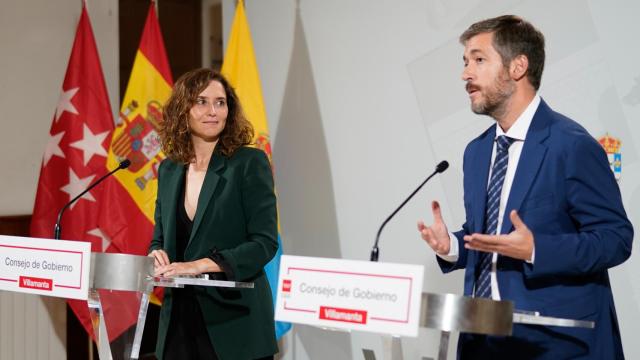 El consejero de Presidencia, Justicia y Administración Local, Miguel Ángel García Martín,  y la presidenta Isabel Díaz Ayuso.