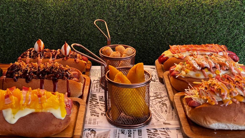 Perritos calientes del restaurante Hot Dogs Likes 1994 en Parla.