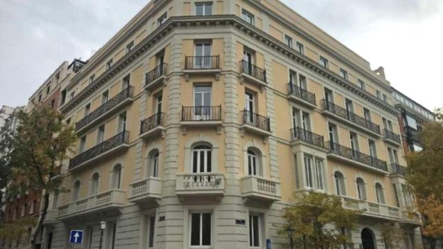 Edificio del número 5 de la calle Ruiz de Alarcón, que se convertirá en un cinco estrellas de gran lujo.