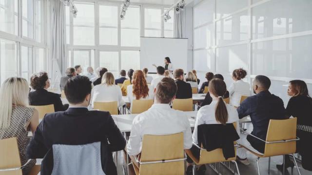 Alumnos en un aula.