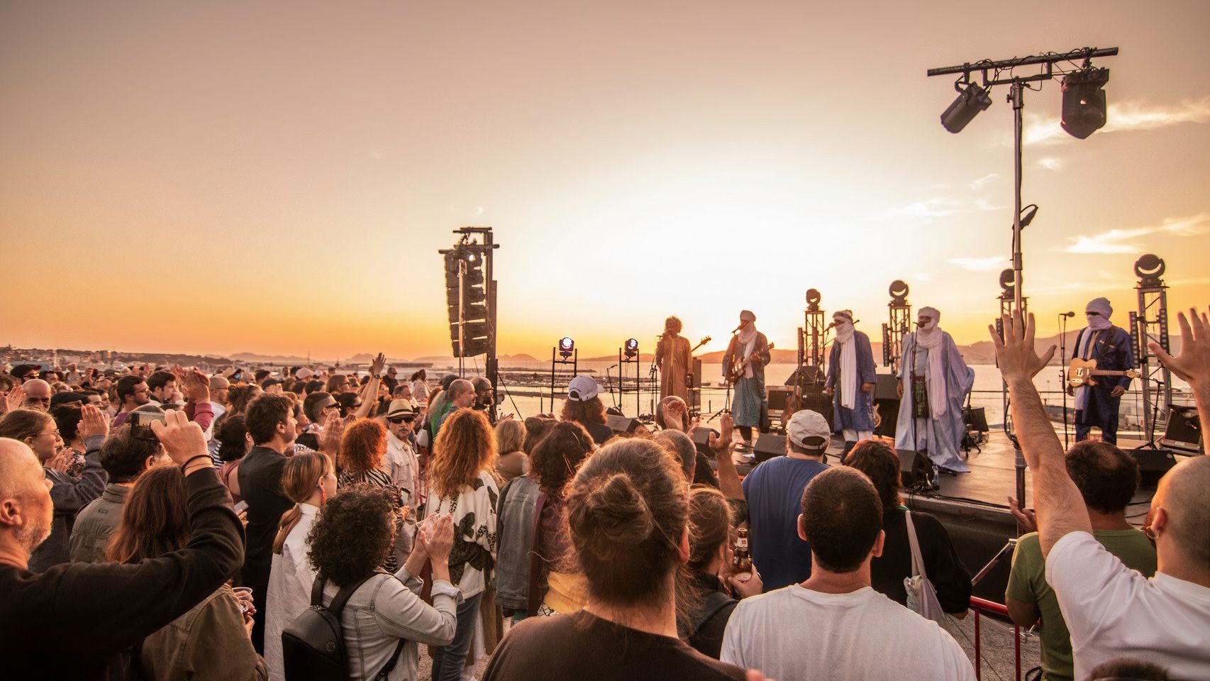 Tinariwen en la terraza del Mar de Vigo.