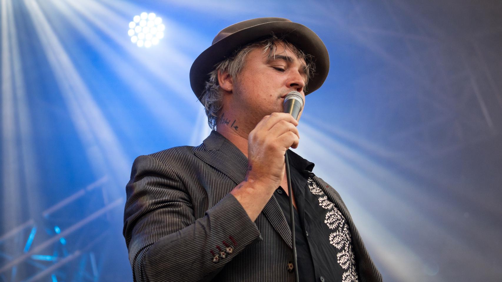 Peter Doherty durante su actuación en el festival francés Chauffer dans la Noirceur, julio de 2022. Foto: Selbymay (CC BY-SA 4.0)