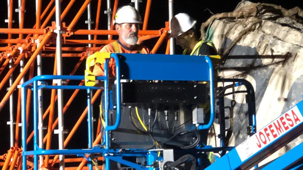 Trabajadores durante la noche.