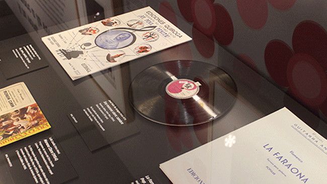 Montaje de la exposición 'Si me queréis, ¡venirse! Lola Flores en la Biblioteca Nacional de España'